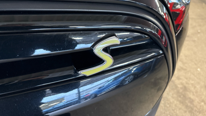 MINI Hatchback 135kW Cooper S Shadow Edition 33kWh 3dr Auto Electric Hatchback